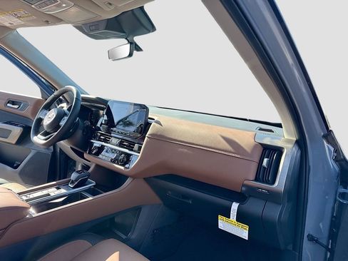 Used 2025 Nissan Pathfinder Platinum w/ Cargo Package image 30