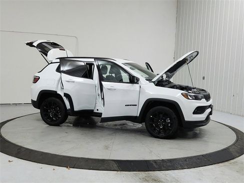 New 2026 Jeep Compass Latitude image 9