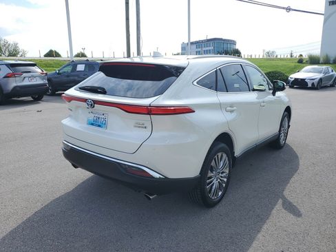 Certified 2022 Toyota Venza XLE AWD/4WD image 4
