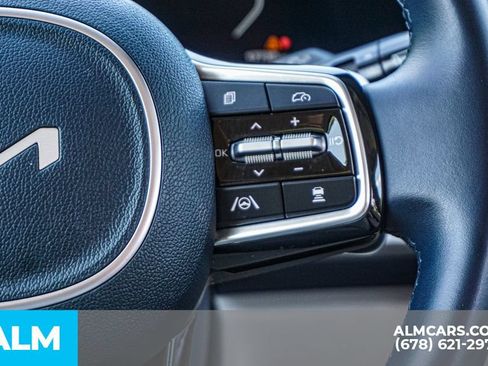 Used 2025 Kia Carnival SX w/ SX Dark Edition Package FWD image 31
