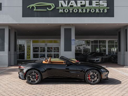 Used 2021 Aston Martin V8 Vantage Roadster image 34