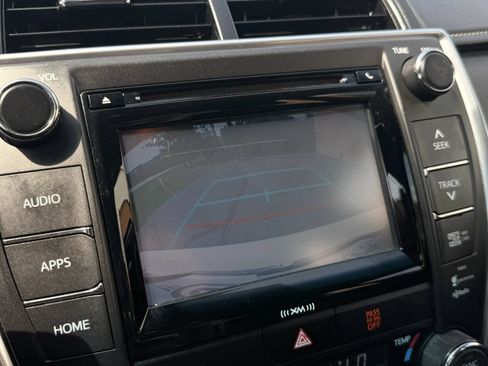 Used 2017 Toyota Camry XLE w/ Moonroof Package FWD image 21