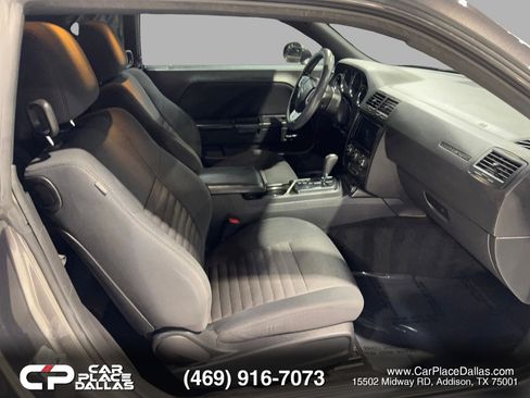 Used 2014 Dodge Challenger SXT RWD image 20