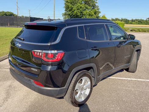 Used 2020 Jeep Compass Latitude FWD image 4