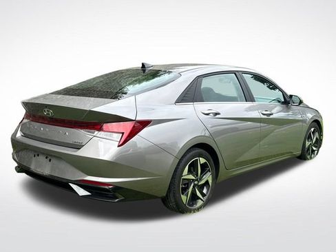 Used 2023 Hyundai Elantra Limited FWD image 6