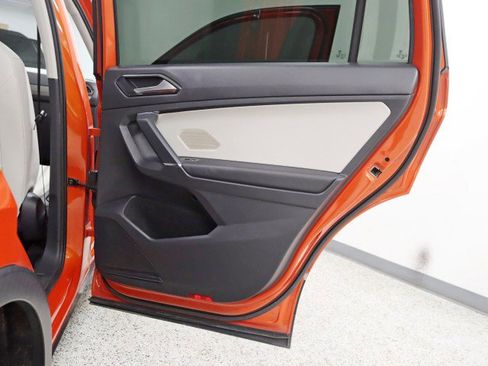 Used 2018 Volkswagen Tiguan SE w/ Panoramic Sunroof Package FWD image 33