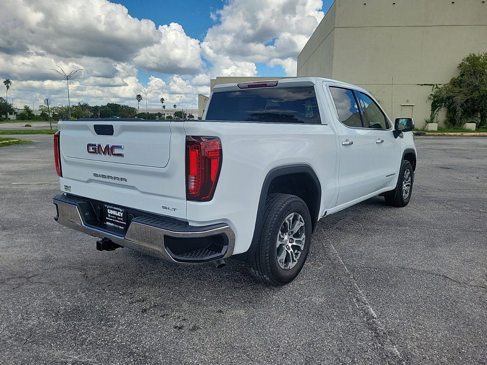Certified 2025 GMC Sierra 1500 SLT RWD image 7