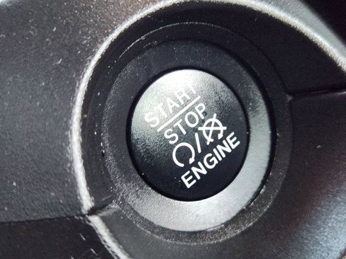 Used 2021 Jeep Renegade Latitude FWD image 21