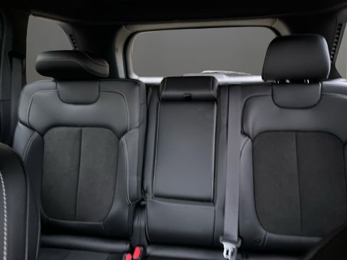 New 2025 Jeep Grand Cherokee Altitude image 16