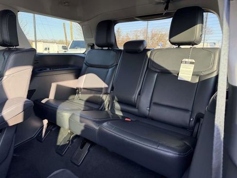 Used 2025 Ford Expedition Platinum image 16