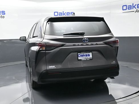 Used 2024 Toyota Sienna LE image 7