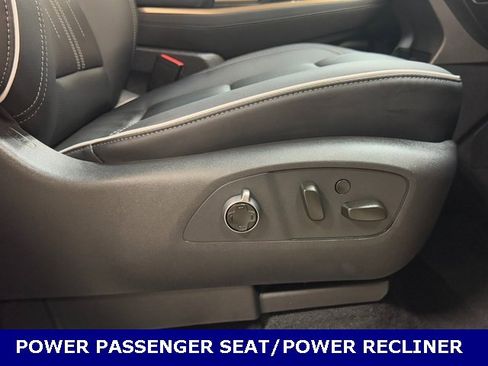 Used 2025 Buick Enclave Avenir w/ Super Cruise Package image 42