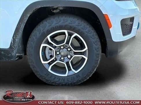 Used 2023 Jeep Grand Cherokee Trailhawk image 10