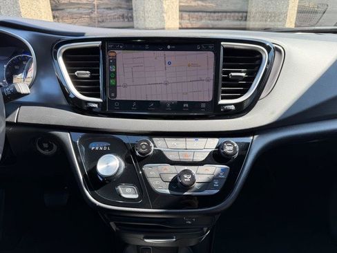 Used 2026 Chrysler Pacifica Select FWD image 12