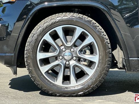 Used 2017 Jeep Grand Cherokee Overland image 33