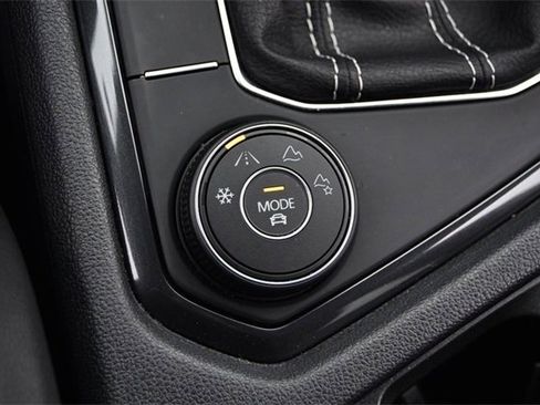 Certified 2022 Volkswagen Tiguan SE image 16