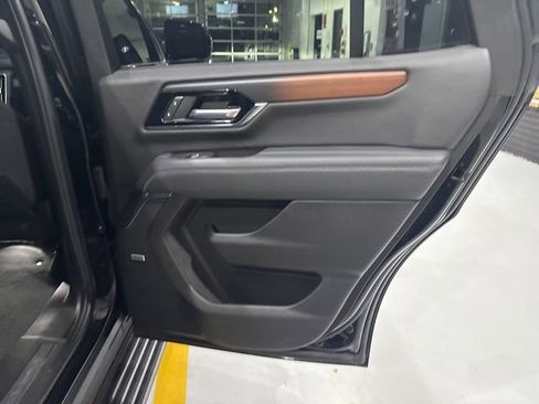 Used 2025 GMC Yukon Denali w/ Denali Reserve Package image 35