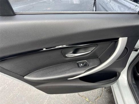 Used 2017 BMW 330i Sedan image 21