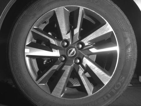 Used 2025 Nissan Versa SV image 12