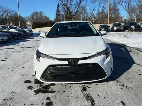 Used 2023 Toyota Corolla LE image 3