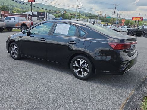 Used 2019 Kia Forte LXS FWD image 5