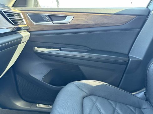 Used 2024 Volkswagen Atlas SE image 24