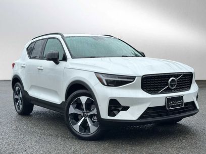 New 2026 Volvo XC40 B5 Plus w/ Climate Package