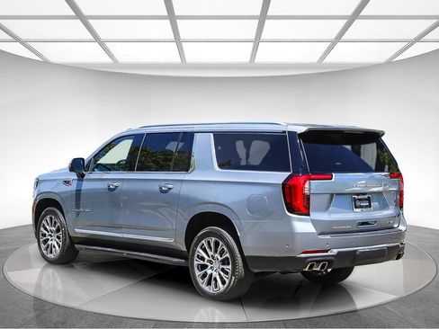 Used 2025 GMC Yukon XL Denali AWD/4WD image 2