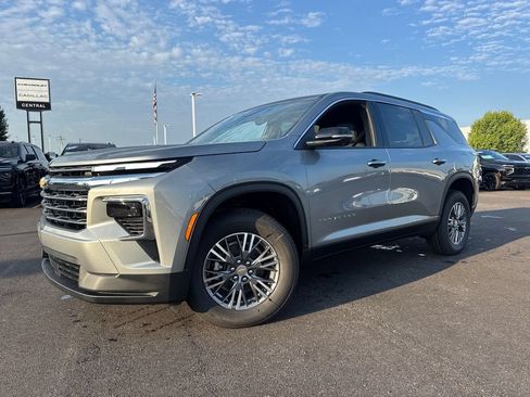 New 2026 Chevrolet Traverse LT w/ Driver Confidence Package AWD/4WD image 1