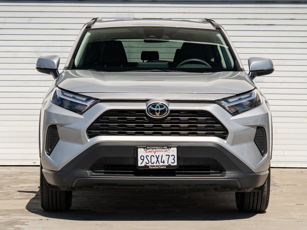 Used 2025 Toyota RAV4 XLE FWD image 25