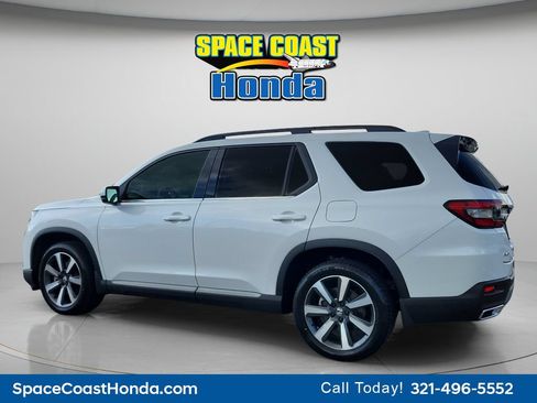 Certified 2023 Honda Pilot Touring image 11