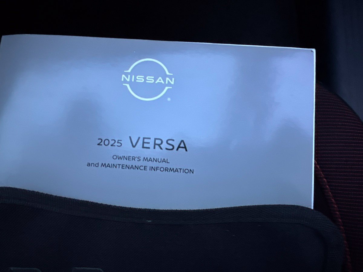 Used 2025 Nissan Versa SR FWD image 40