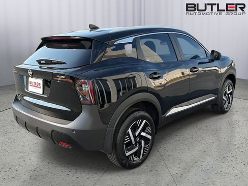 Used 2026 Nissan Kicks SV w/ SV Premium Package FWD image 6