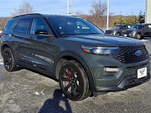 Certified 2022 Ford Explorer ST w/ ST Street Pack image 2