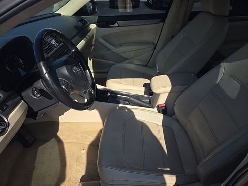 Used 2014 Volkswagen Passat 1.8T SE image 11
