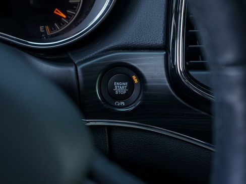 Used 2019 Jeep Grand Cherokee Limited image 22