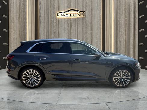 Used 2019 Audi e-tron Prestige w/ Prestige Package image 8