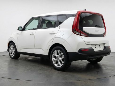 Used 2025 Kia Soul LX w/ LX Technology Package FWD image 6