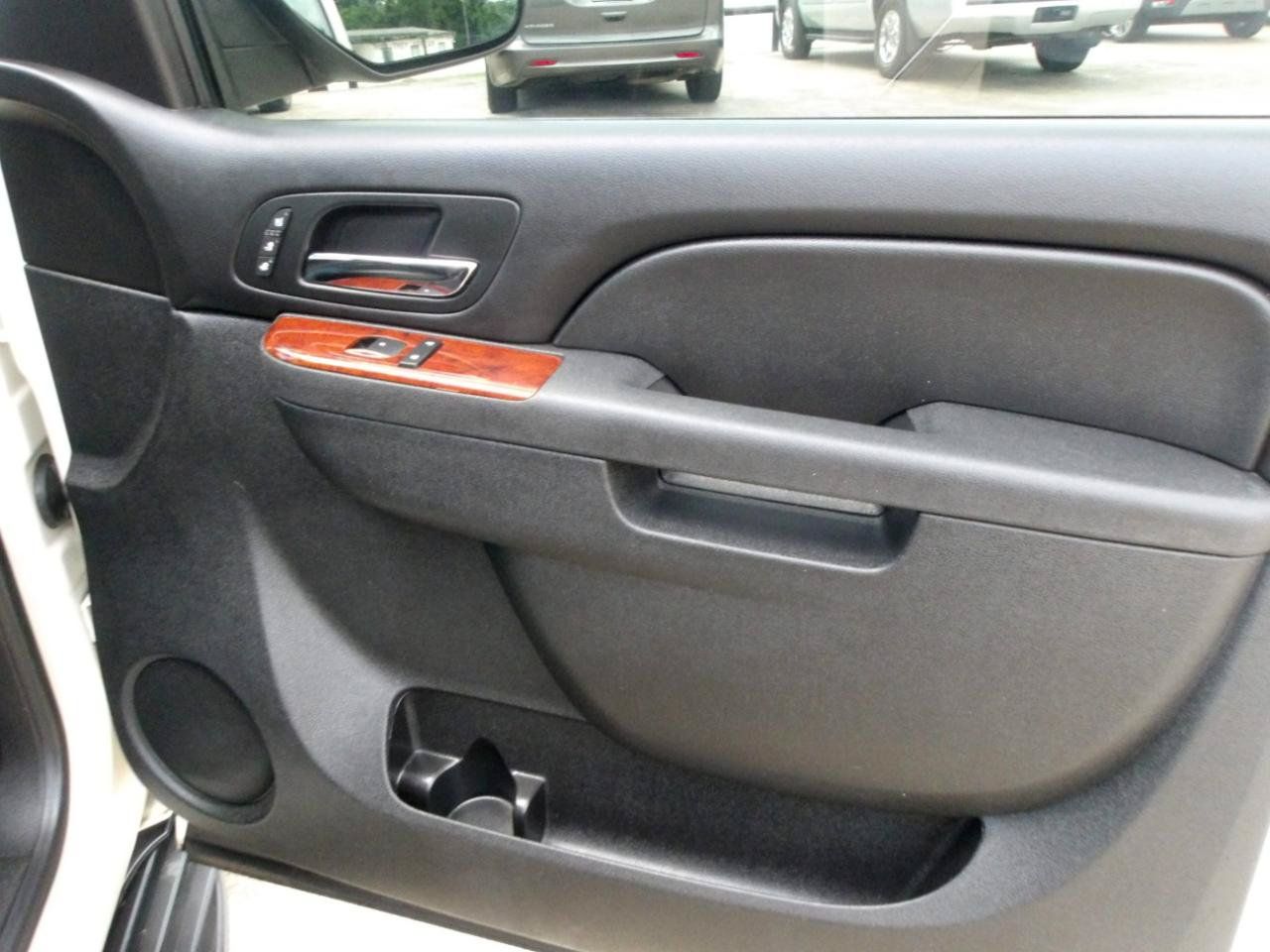 Used 2013 Chevrolet Tahoe LTZ RWD image 9