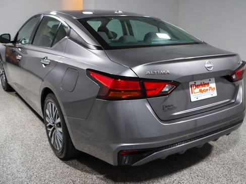Used 2023 Nissan Altima 2.5 SV image 9