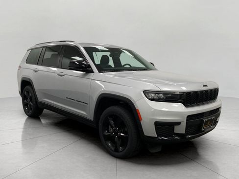 Used 2023 Jeep Grand Cherokee L Laredo AWD/4WD image 1