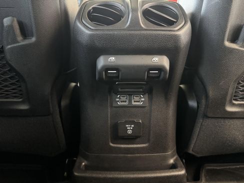 Used 2021 Jeep Wrangler Unlimited Rubicon AWD/4WD image 36