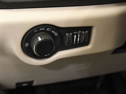 Used 2024 Chrysler Voyager LX FWD image 18