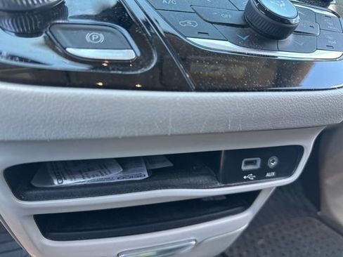 Used 2020 Chrysler Pacifica Touring FWD image 22