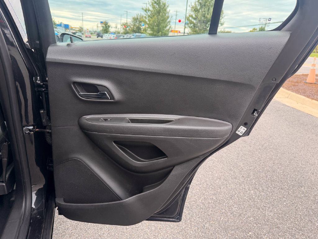 Used 2016 Chevrolet Trax LS AWD/4WD image 13