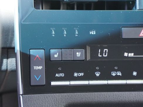 Used 2022 Toyota Avalon Limited w/ Advanced Safety Package FWD image 30
