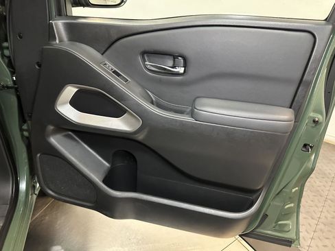 Used 2022 Nissan Frontier SV AWD/4WD image 37