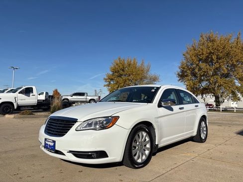Used 2013 Chrysler 200 Limited image 4