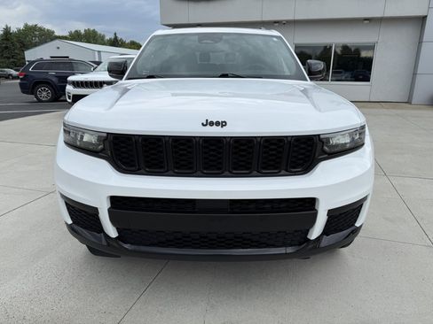 Used 2023 Jeep Grand Cherokee L Laredo AWD/4WD image 3