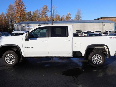 Used 2023 Chevrolet Silverado 2500 LT image 2
